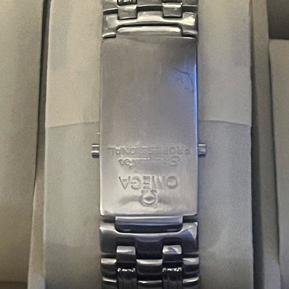 Omega | Seamaster Professional 300m Steel Mid Size 2561.80 Watch - Picture 2 of 4